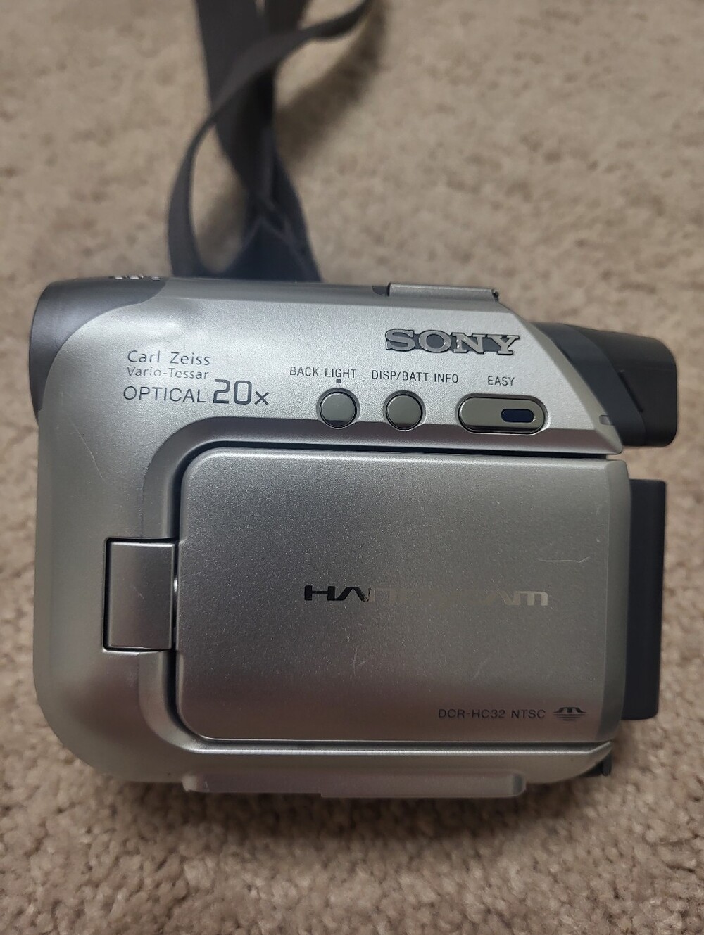 Sony Handycam VERY GOOD CONDITION DCR-H32.